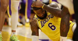 Les Lakers sont éliminés des playoffs et LeBron James pète son câble en plein match