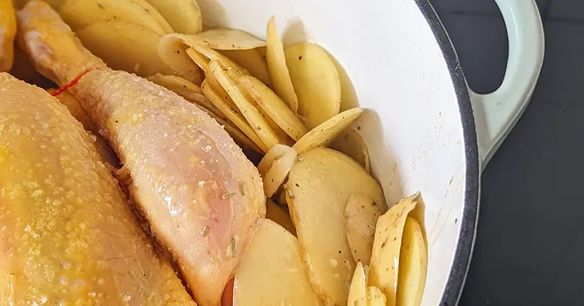 Ce poulet-patates est si simple : 1 heure en cocotte à 220 °C