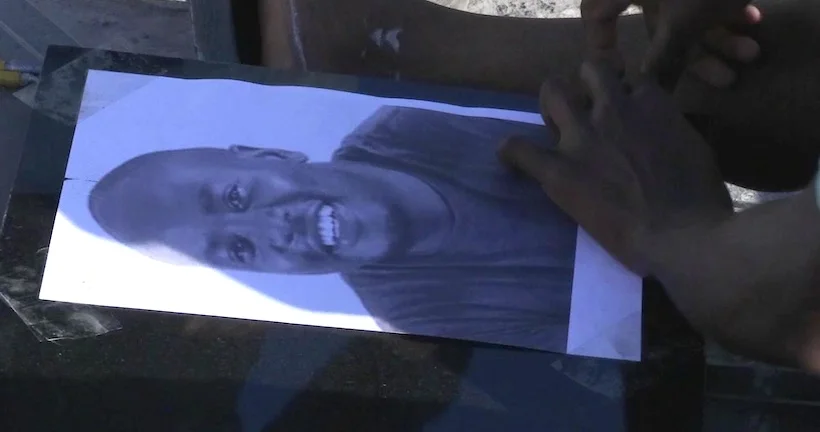 “C’est de l’art, de l’art pur” : au Zimbabwe, vous pouvez faire graver votre portrait sur votre tombe