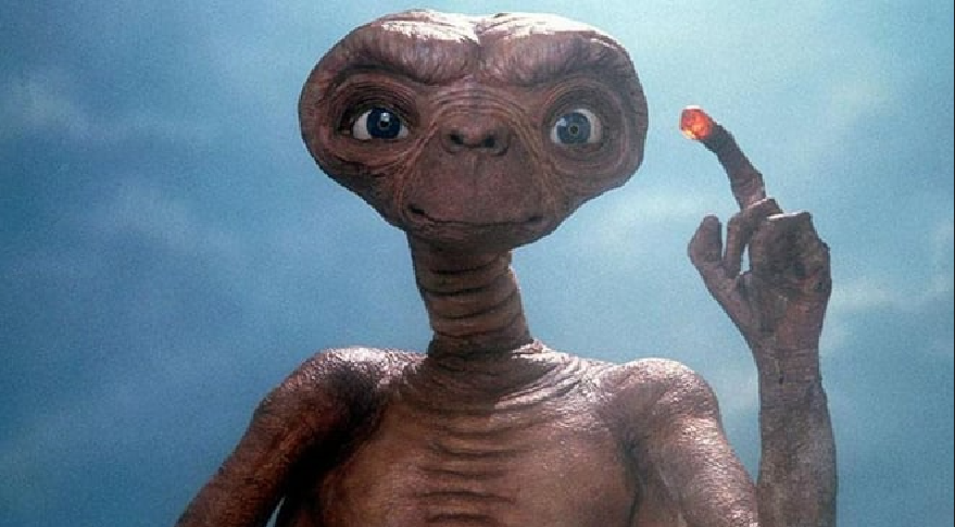 Un gars très bien placé affirme que les États-Unis auraient attrapé des ovnis et donc… des aliens ?