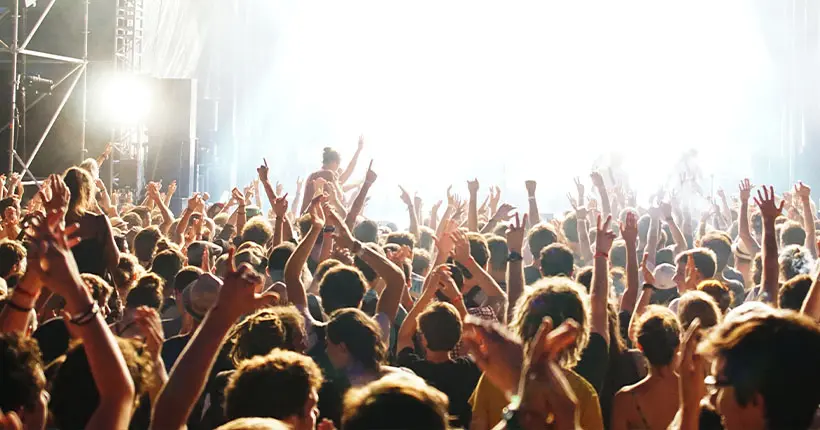 Mais pourquoi les jeunes boivent-ils de moins en moins pendant les concerts ?