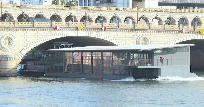 Bateau sur l’eau : Quai de la Photo, centre d’art flottant, débarque à Paris