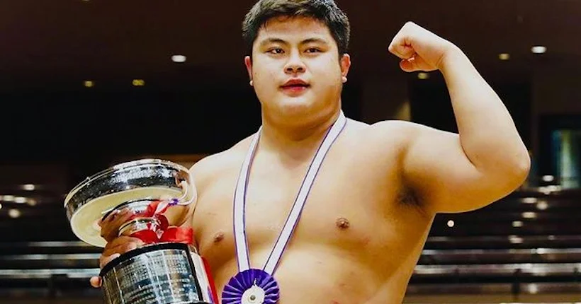 Un champion de sumo change de carrière pour devenir footballeur américain