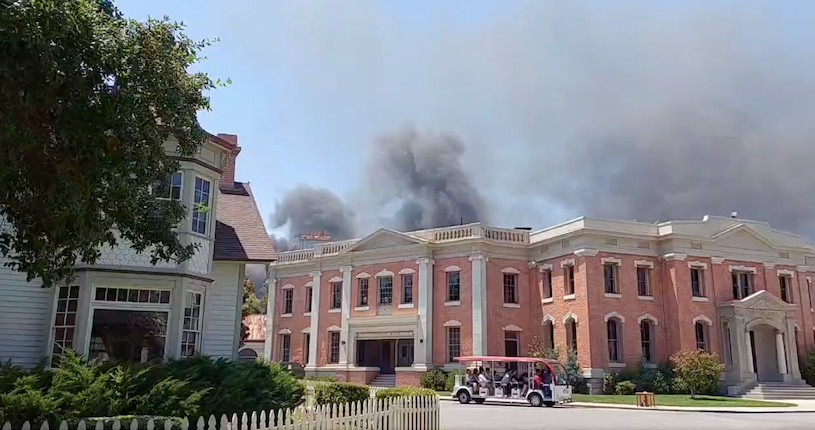 Ce week-end, un incendie a brûlé les célèbres studios de Warner Bros.