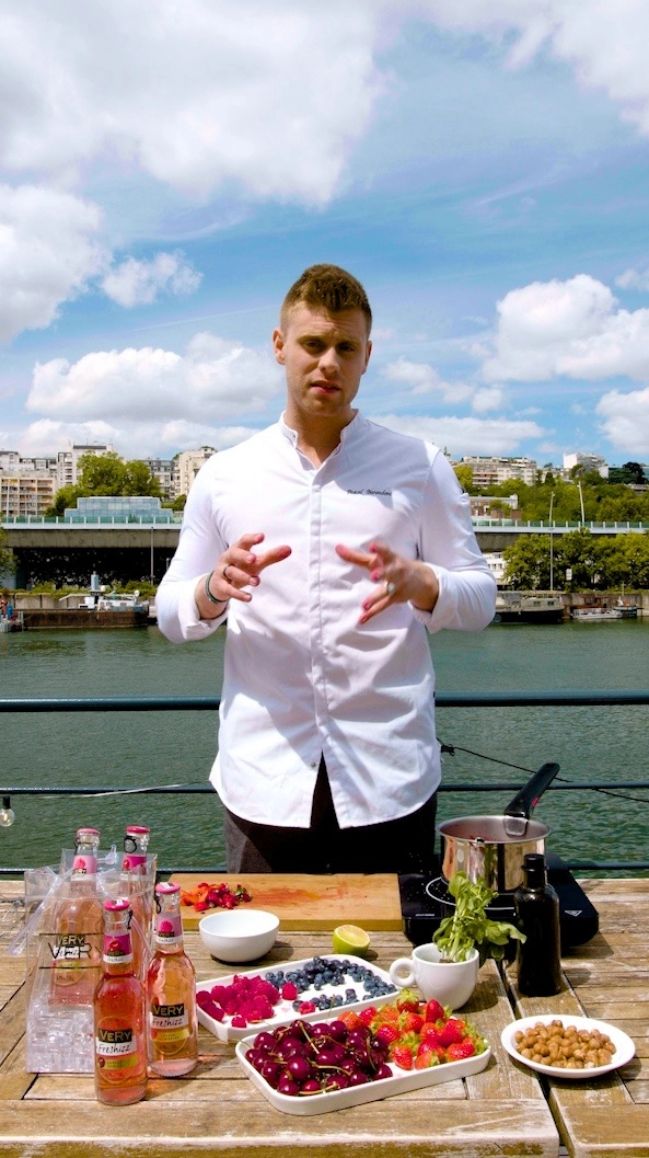 Pascal Barandoni et son dessert fruité de l’été.