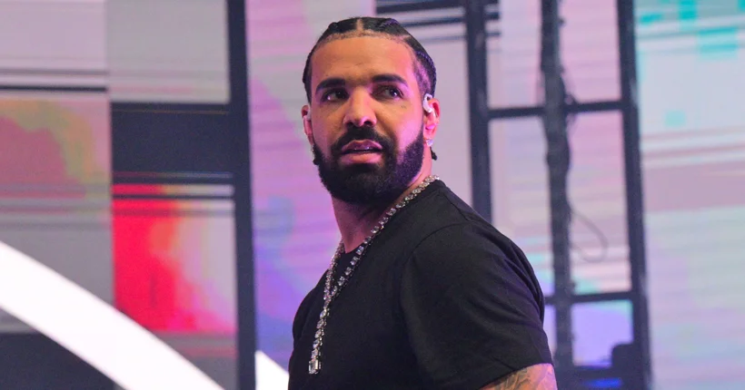 Drake devient le premier rappeur de l’Histoire à gagner plus de 5 ...