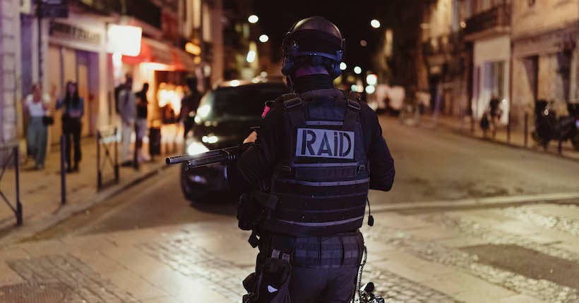 <p>Member of the RAID, the elite unit of the  French National Police in Bordeaux during the third night of riots in France after the death of Nahel by the police. (Photo by Fabien Pallueau/NurPhoto) (Photo by Fabien Pallueau / NurPhoto / NurPhoto via AFP)</p>
