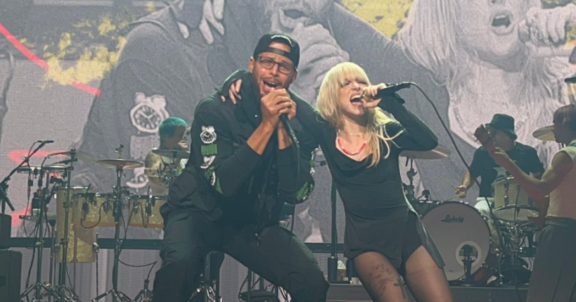 Stephen Curry monte sur scène et met le feu au concert de Paramore