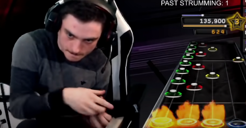 Ça va grave vite : ce streamer pulvérise un record sur Guitar Hero