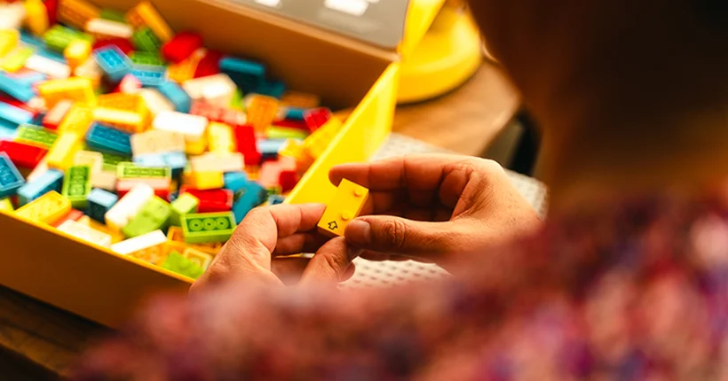 Lego sort des briques en braille pour aider les enfants malvoyants à communiquer