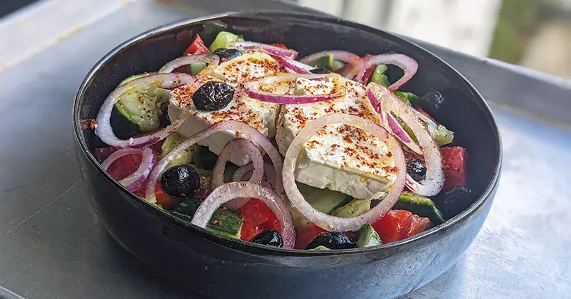 L’assaisonnement (pas du tout grec) de salade grecque qu’on adore utiliser cet été