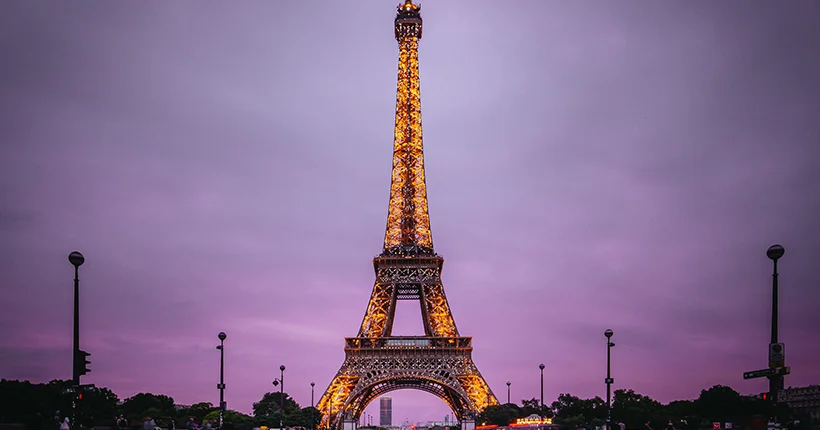 C’est ballot : deux touristes ivres passent la nuit enfermés dans la tour Eiffel