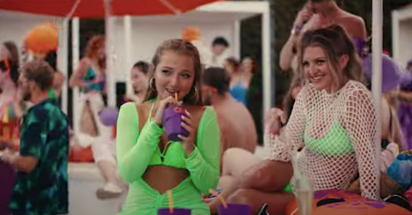How to Have Sex, le plus pertinent des teen movies, se dévoile dans une première bande-annonce fluo