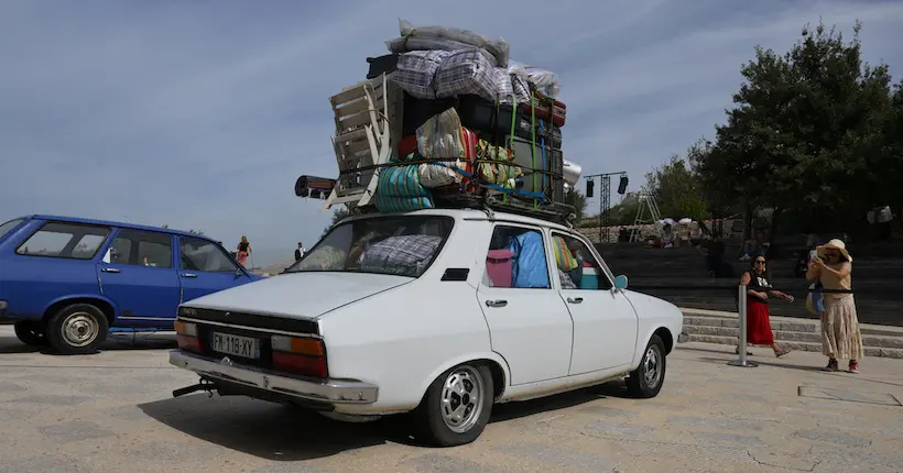 L’artiste Mohamed El Khatib nous fait voyager au bled en Renault 12 (et en Peugeot 504)