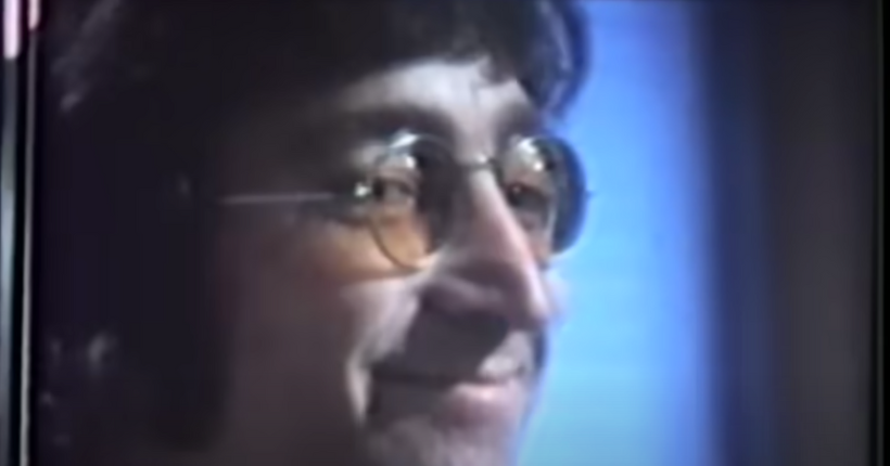 Ça, c’est la tête de John Lennon quand il vient de pondre “Imagine”, l’un des plus gros classiques de la pop culture