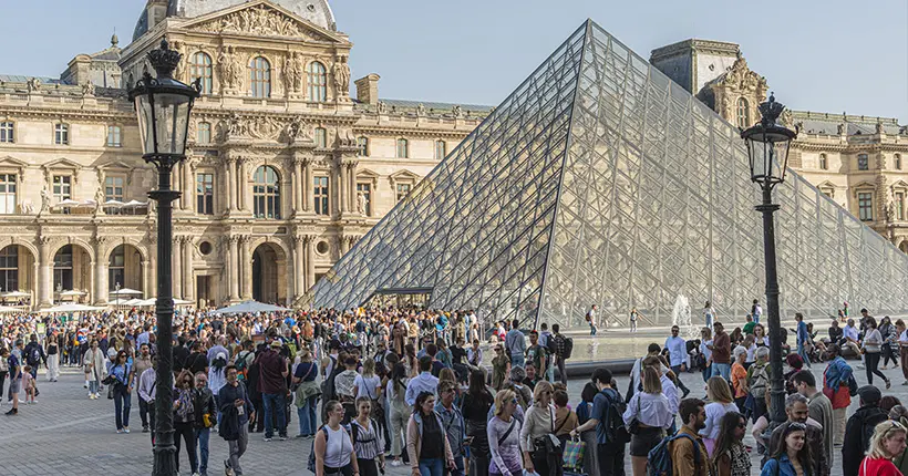 Pourquoi le musée du Louvre et le château de Versailles ont-il dû être évacués en urgence ?