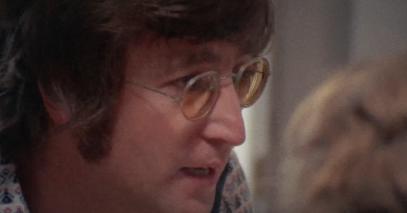 Le meurtrier de John Lennon, Chapman, s’excuse de la plus étrange des manières dans un nouveau docu
