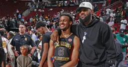 LeBron James a choisi : entre jouer avec les Lakers ou voir le premier match de son fils, il préfère le fiston