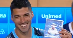 Avant son départ de Grêmio, Luis Suarez reçoit un DVD des meilleures actions de… son entraîneur