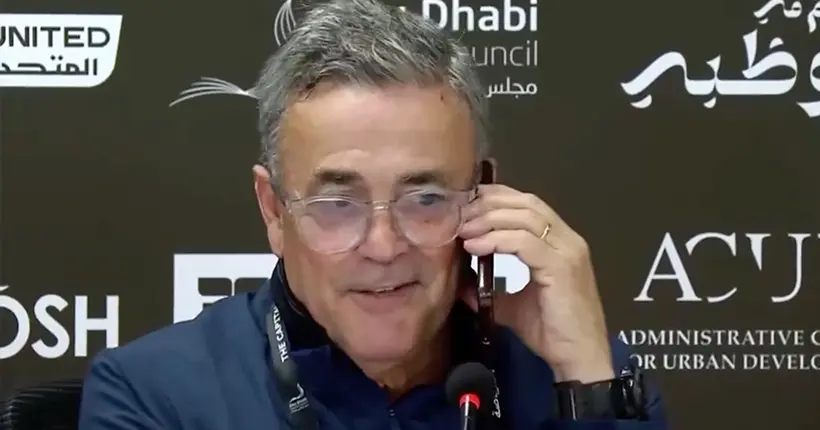Cet entraîneur interrompt sa conférence de presse pour répondre à un appel de José Mourinho