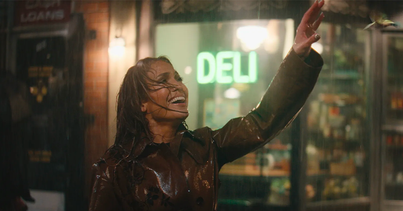 La bande-annonce de la comédie musicale romantique de Jennifer Lopez est chaotique (et c’est une bonne chose)