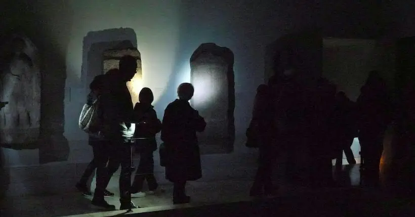 Les visites au musée avec une lampe torche offrent un nouvel éclairage sur l’art