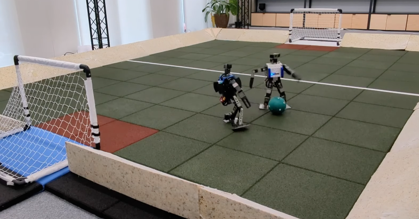 Ces robots contrôlés par l’IA sont meilleurs que certains footballeurs