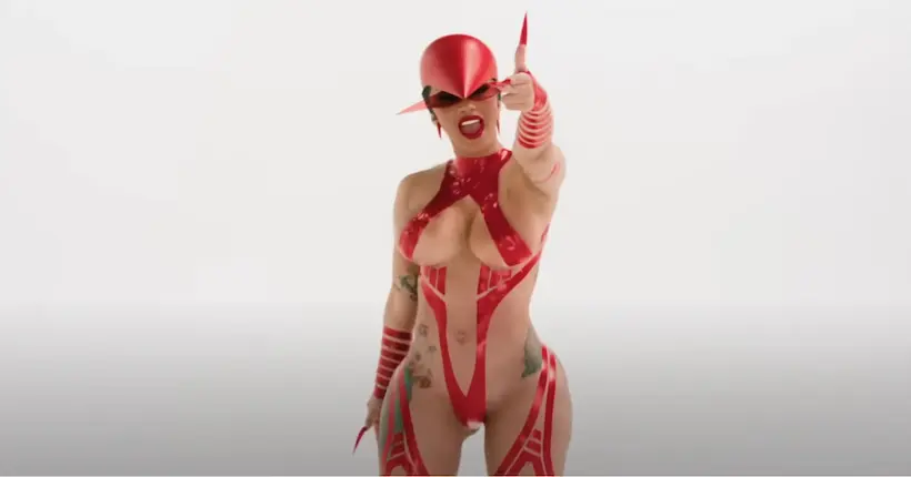 Ces talons rouge sang Carolin Holzhuber que j’ai vus dans le dernier clip de Cardi B me donnent envie de devenir rappeuse (ou strip-teaseuse)