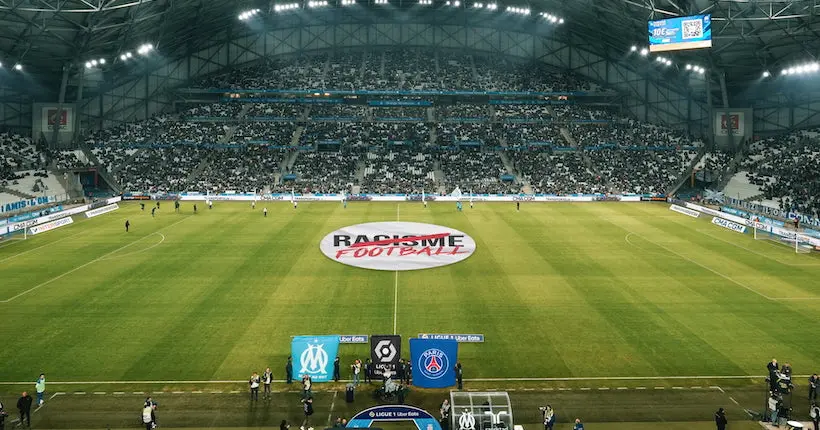 Pourquoi les clubs de L1 et de L2 passent leur logo en noir et blanc sur les réseaux ?