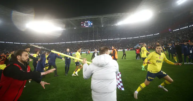Que s’est-il passé à la fin du match entre Trabzonspor et Fenerbahçe, avec l’agression de joueurs par des supporters ?