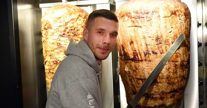 Attendez, le footballeur Lukas Podolski a vraiment fait fortune… dans le kebab ?