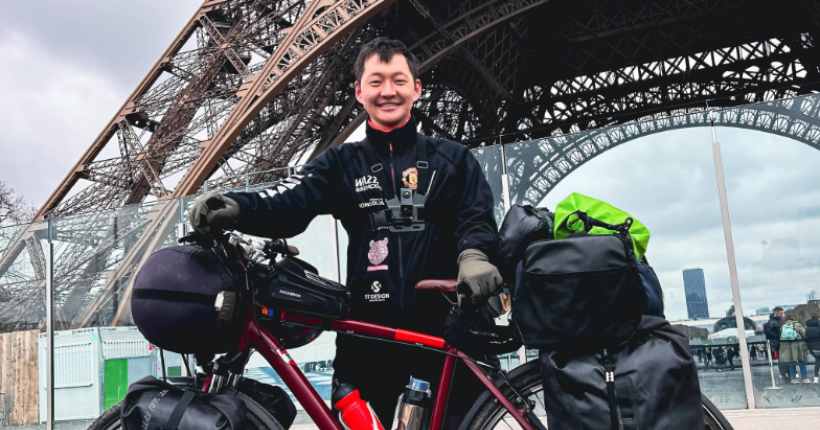 Ce supporter mongol a fait 11 mois de vélo pour aller en Angleterre, soutenir… Manchester United