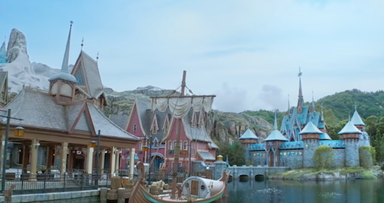 Disneyland dévoile les images de son tout nouvel univers Reine des Neiges