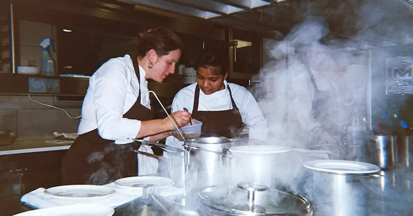 On s’est incrustés dans les cuisines du dîner le plus touchant de l’année