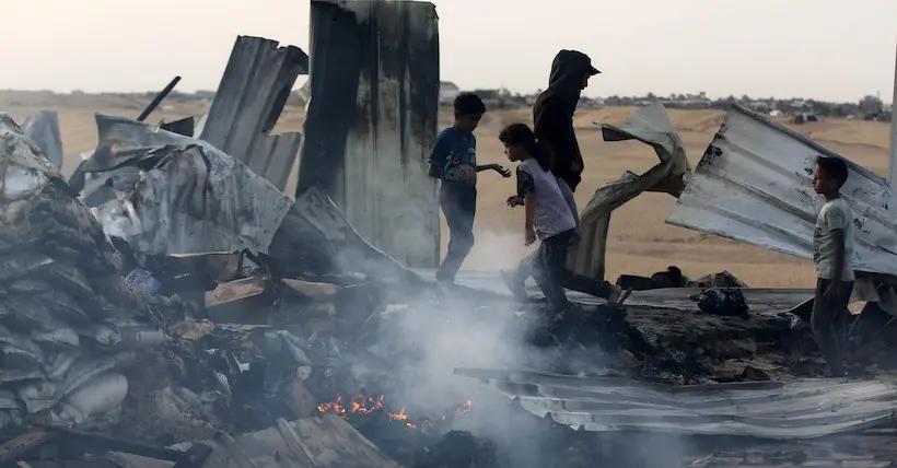 Au moins 35 personnes tuées dans le bombardement israélien d’un centre de personnes déplacées près de Rafah