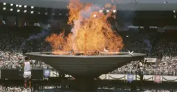La fois où de pauvres petites colombes ont brûlé vives à cause de la flamme olympique