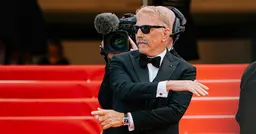 Cannes : Kevin Costner et Michelle Yeoh, le casting parfait de la montée des marches de Horizon – an American Saga