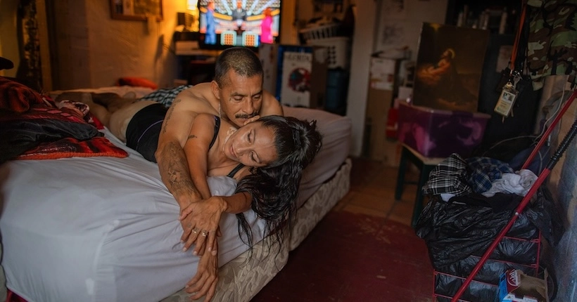 Ces photos intimes de chambres d’inconnus racontent l’amour, la vie, le sexe, la mort et l’espoir