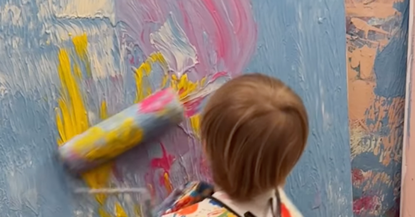 Cet enfant de 2 ans, qui vend ses œuvres pour 7 000 euros, est déjà perçu comme un génie en Allemagne