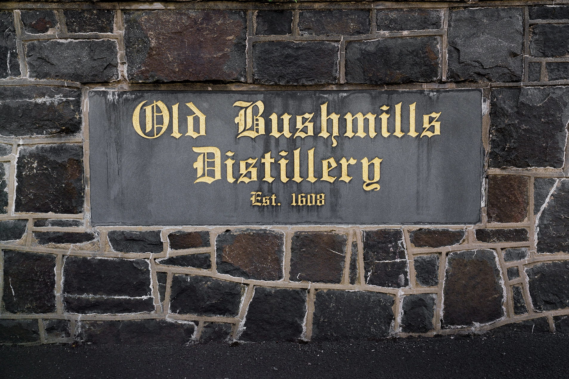 Ça part : on t’emmène en Irlande du nord, à la découverte de la plus ancienne distillerie de whiskey sous licence au monde : Bushmills