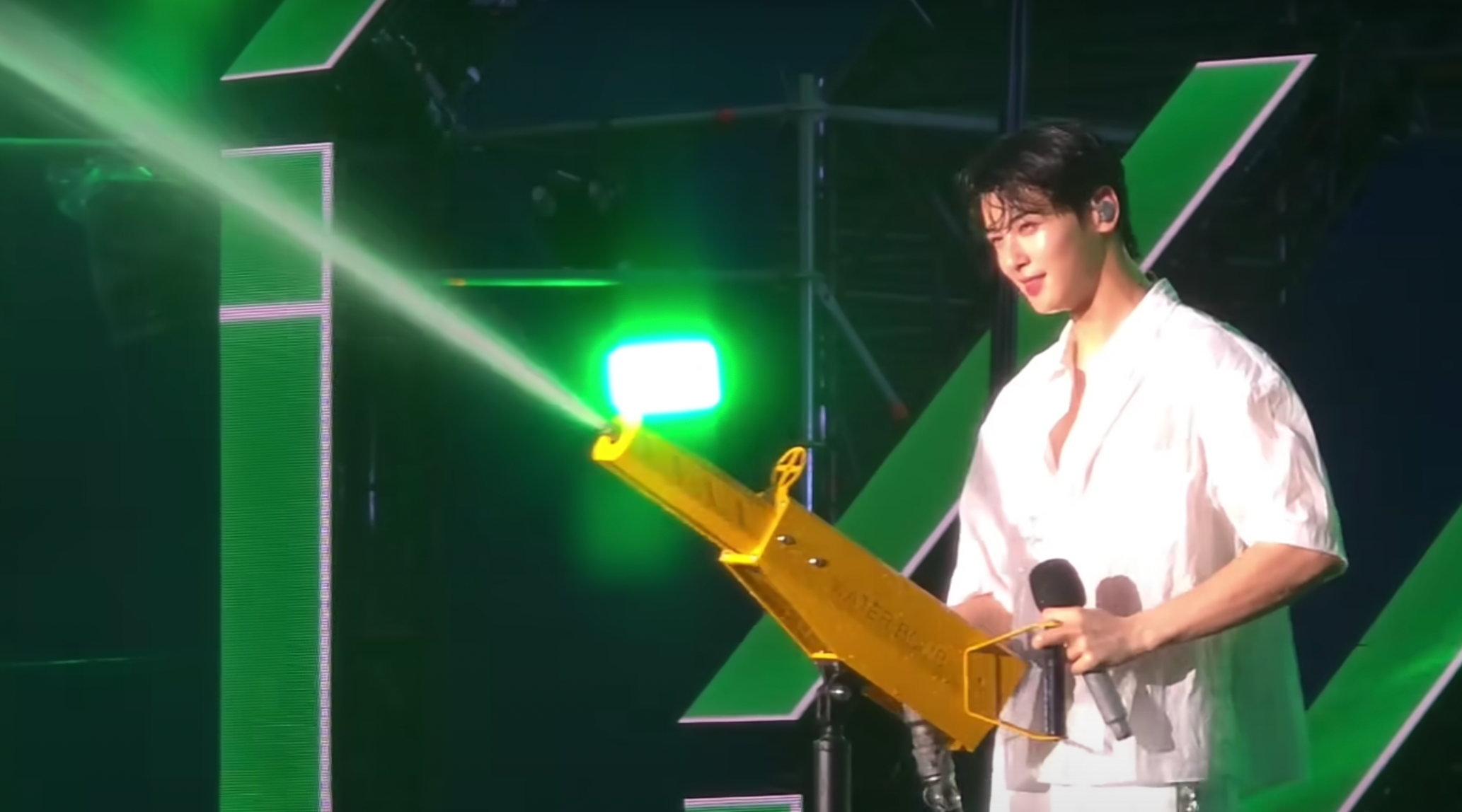 <p>Cha Eun-woo au Waterbomb 2024 (@AZ)</p>
