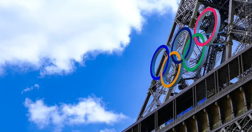 Les anneaux olympiques sur la tour Eiffel resteront jusqu’en 2028 (et plus si affinités)