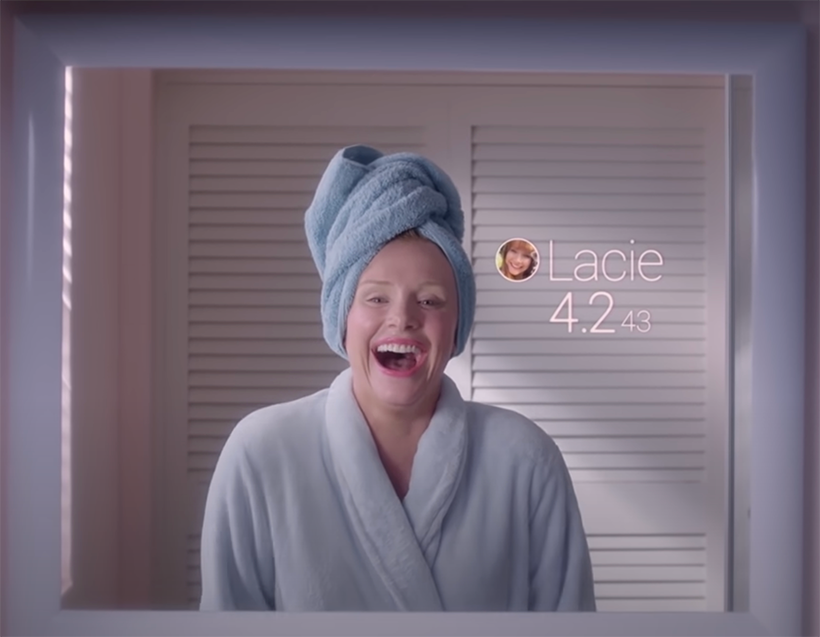 <p>Lacie dans l&#8217;épisode Chute Libre de la saison 3 de Black Mirror. Crédit © Netflix </p>
