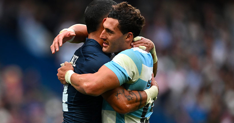 Mais pourquoi deux rugbymen ont échangé leurs shorts après leur match aux JO de Paris ?