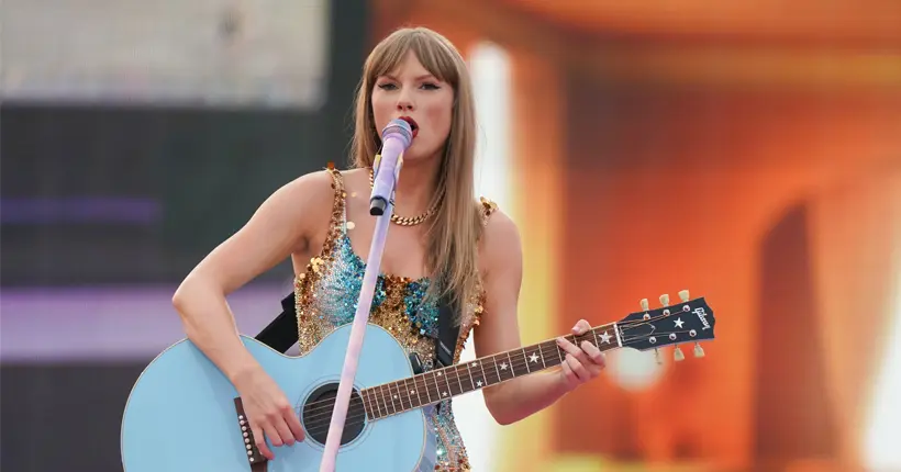 Un homme dépense 4 000 dollars aux enchères pour acheter et détruire une guitare signée par Taylor Swift