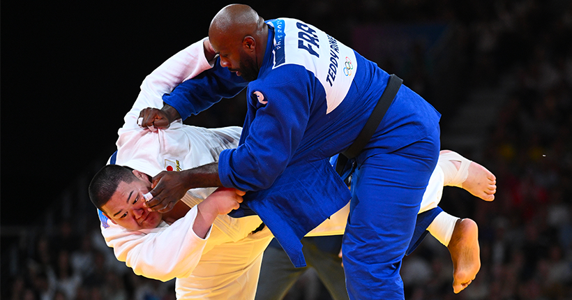 C’est beau, le sport : le Japonais Tatsuru Saito ovationné par le public après ses défaites face à Teddy Riner