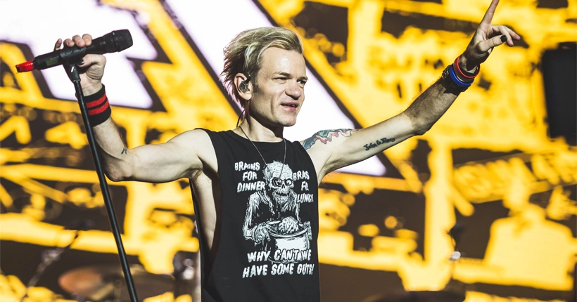 Le leader de Sum 41, Deryck Whibley, accuse son ancien manager d’abus sexuel