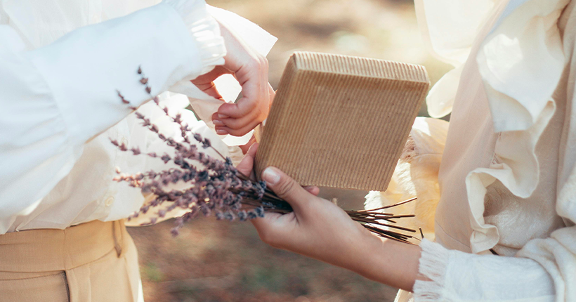 Lavender marriage : à l’heure du dating infernal et de la vie chère, la Gen Z se marie pour les thunes