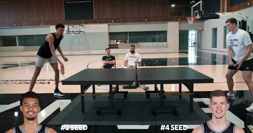 C’est dimanche, alors, Wemby fait des petites parties de ping-pong chez les Spurs