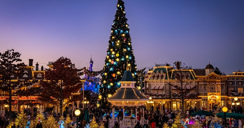 3 bonnes raisons d’aller à Disneyland Paris même – et surtout – à Noël (amis agoraphobes, vous pourriez être surpris)